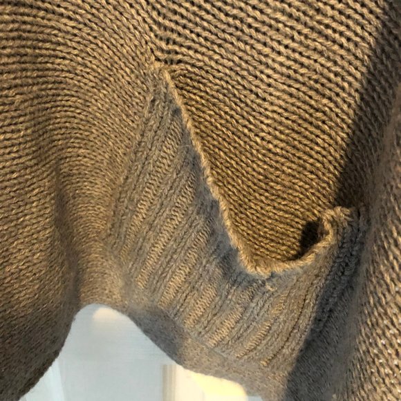 Alya Sleeved Grey Poncho - Picture 7 of 7